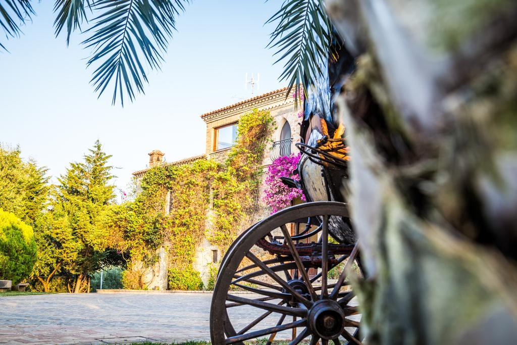 Le Colline Del Gelso-Masseria Mazzei Guest House Rossano Bagian luar foto