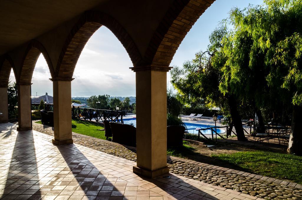 Le Colline Del Gelso-Masseria Mazzei Guest House Rossano Bagian luar foto