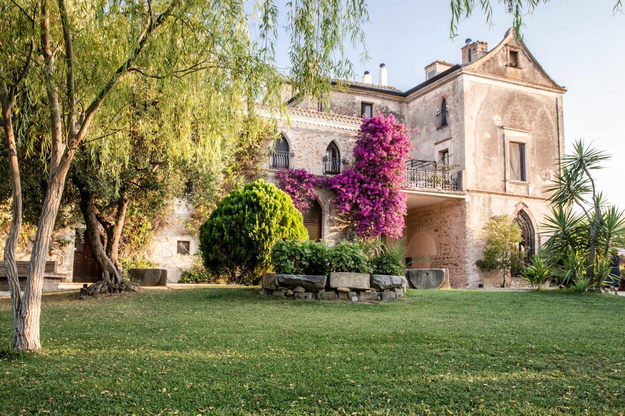 Le Colline Del Gelso-Masseria Mazzei Guest House Rossano Bagian luar foto